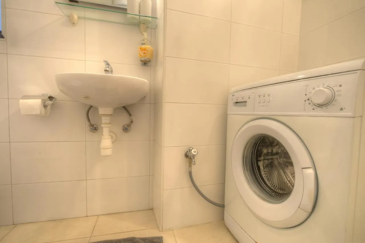First Floor Studio Apartment Seconds From Balluta Bay Ipap1-1 Sliema