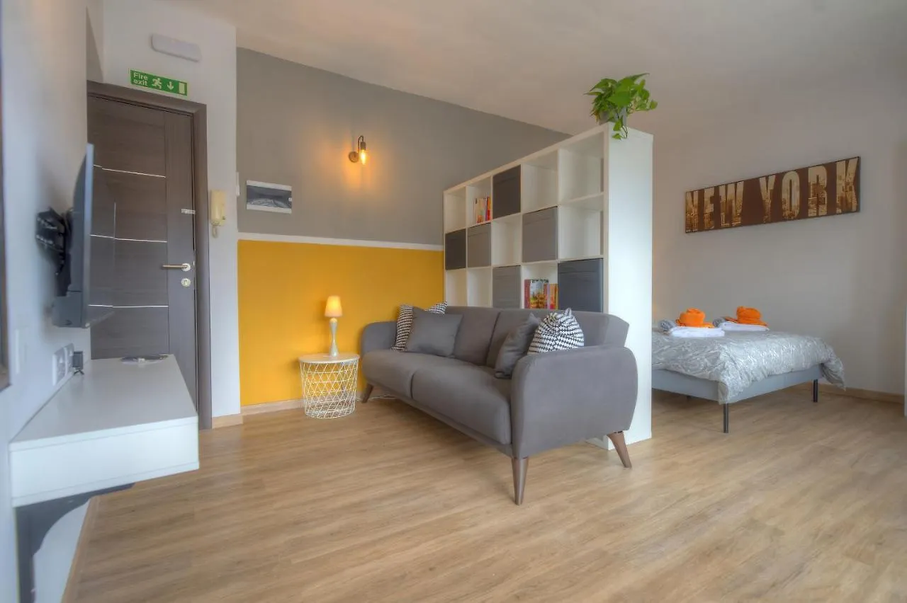First Floor Studio Apartment Seconds From Balluta Bay Ipap1-1 Sliema