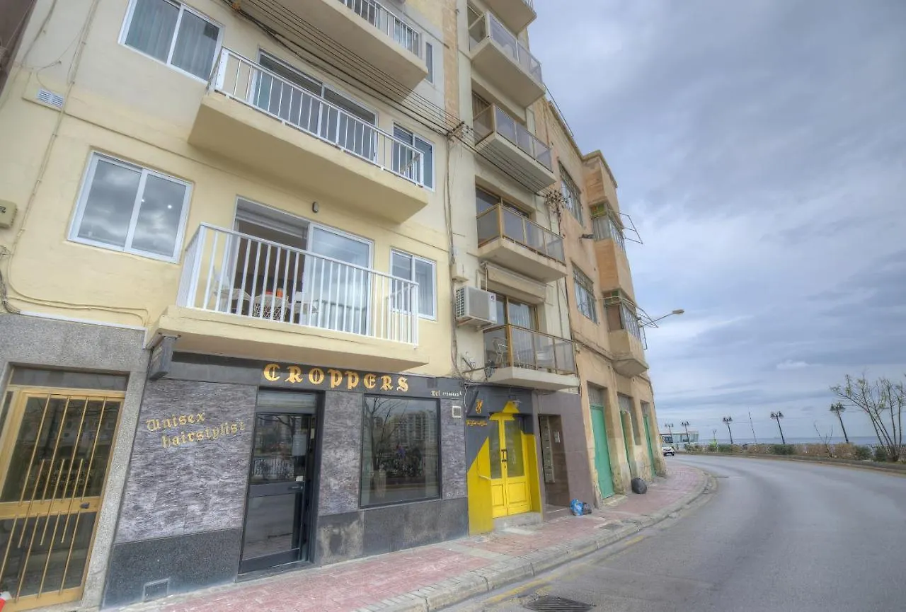 First Floor Studio Apartment Seconds From Balluta Bay Ipap1-1 Sliema
