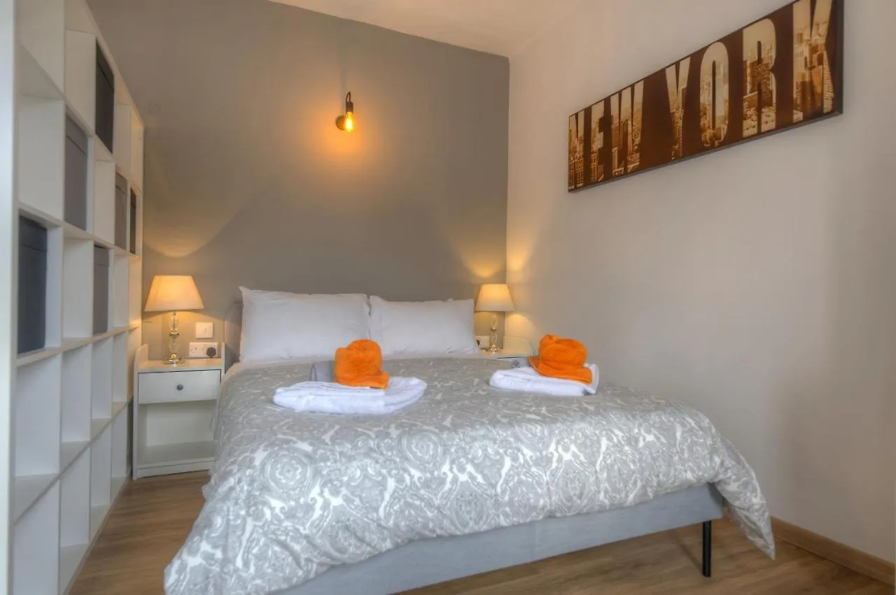 First Floor Studio Apartment Seconds From Balluta Bay Ipap1-1 Sliema