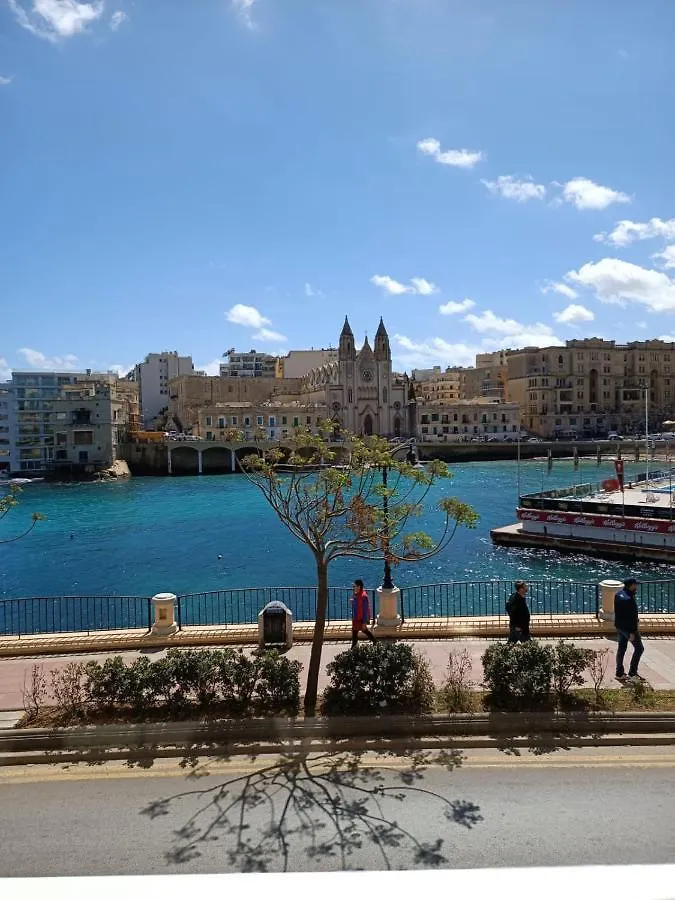 First Floor Studio Apartment Seconds From Balluta Bay Ipap1-1 Sliema Malta